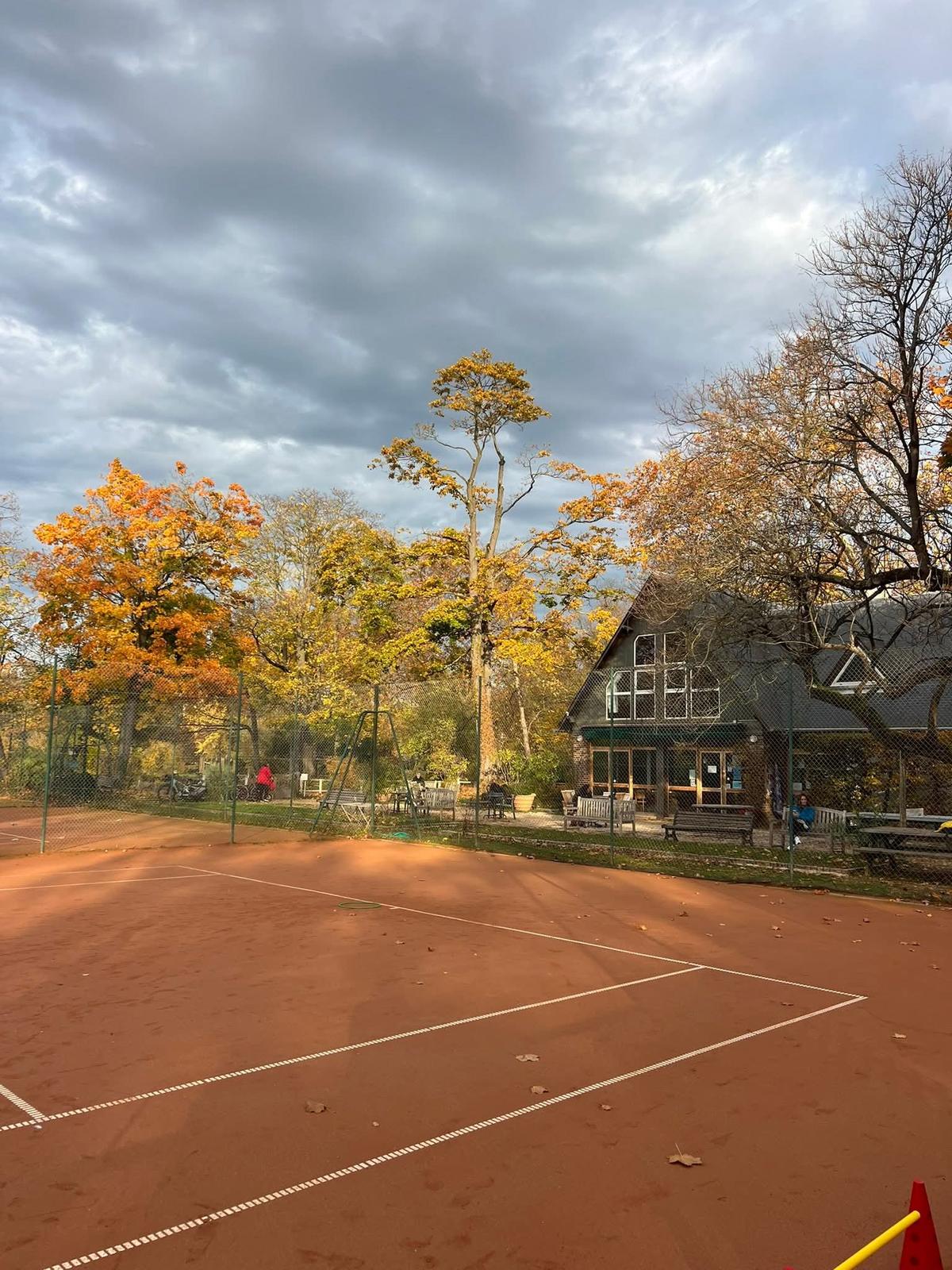 Le Club House du VITC aux couleurs de l'automne